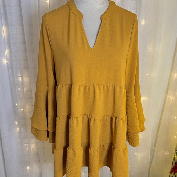Zenana Outfitters Tops - Zenana Outfitters Golden Flowy Tunic